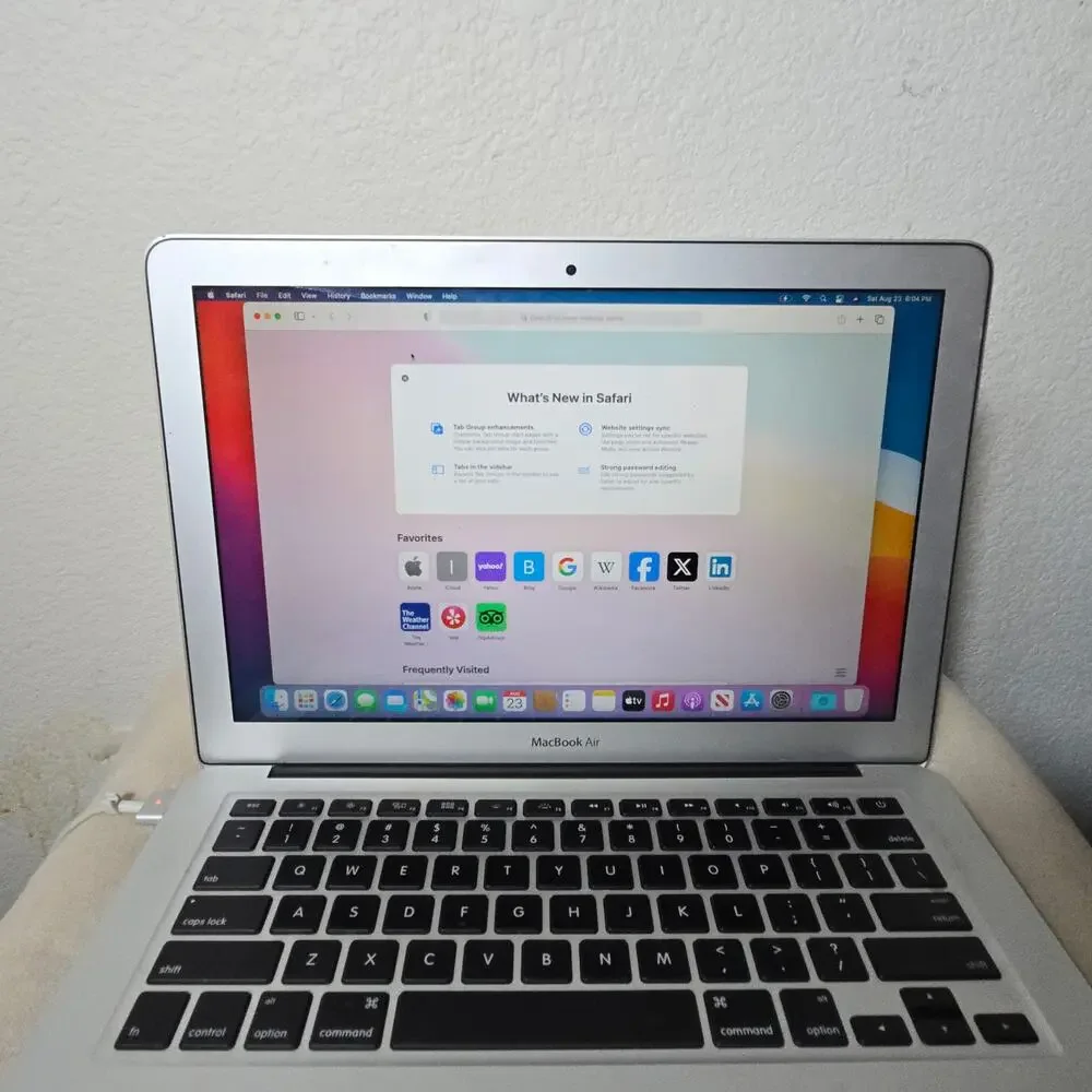 Apple Mac Book Air 2014 13in (Gray) - Picture 4 of 9